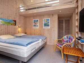 House | 5 bedrooms, individually furnished - 10 Person Holiday Home in Blokhus (Blokhus)