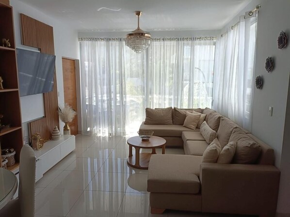 Smart TV - Residencial Oasis Torre Alta (Puerto Plata)