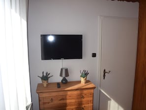 2 bedrooms, individually furnished, bed sheets
