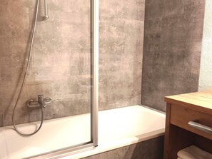 Apartment | Bathroom