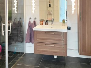 House | Bathroom