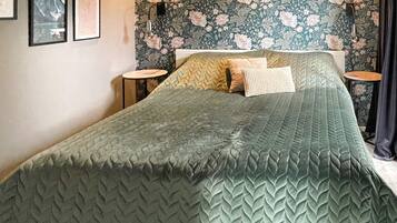 3 bedrooms, individually furnished