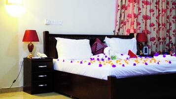 1 bedroom, desk, iron/ironing board, WiFi