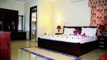 1 bedroom, desk, iron/ironing board, WiFi