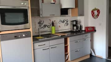 House | Private kitchen | Fridge, stovetop, dishwasher, coffee/tea maker