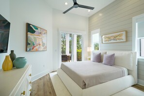 7 habitaciones, tabla de planchar con plancha y cuna de viaje