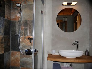 Apartment | Badezimmer | Handtücher