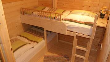 House | 3 bedrooms, individually furnished, iron/ironing board