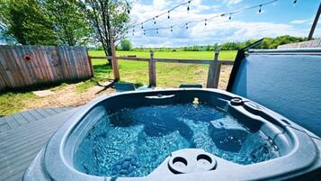 Bain à remous extérieur