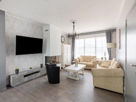Villa | Sala de estar | Una chimenea
