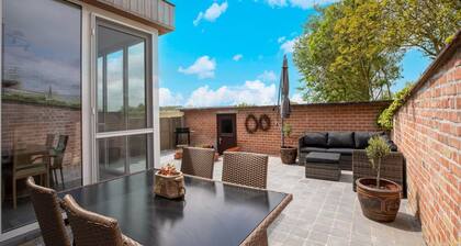 Modern Villa w/ Private Yard