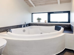 House | Bathroom - 5 Star Holiday Home in Hirtshals (Hirtshals)