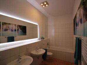 Bathroom - Homberger 4 Modern Retreat (Cuxhaven)