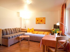 Dining - Holiday Apartment in Suddorf (Nebel)