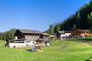 Property grounds - Holiday Home Hutterwirtshof (Moso in Passiria)