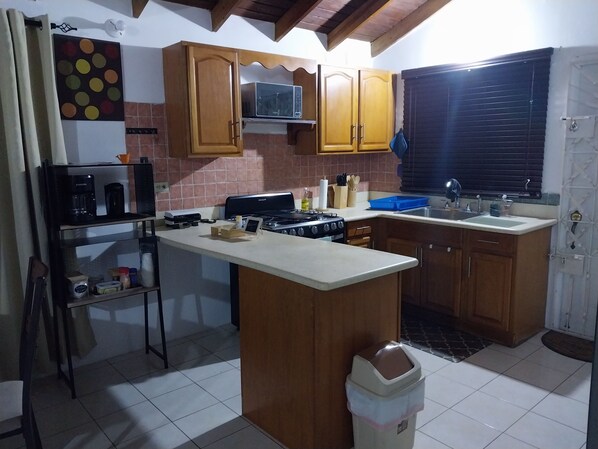 Private kitchen - Cozy home for short term rental, Old Harbour, Jamaica,W.I. (Old Harbour)