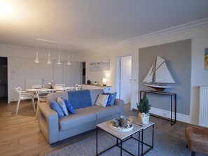 Apartment | Living area - Silver Beach 0105 Well Equipped Apartment (De Haan)