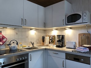 House | Private kitchen | Oven, electric kettle, toaster