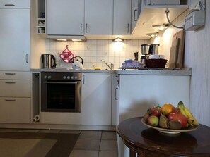 Hus | Eget kjøkken | Ovn, vannkoker og brødrister