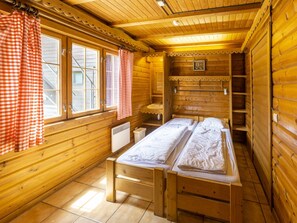 Rumah | 8 kamar tidur dan dilengkapi dengan perabotan berbeda-beda