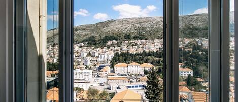 الإطلالة من المنشأة