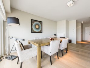 Apartment | Dining - Beautiful Apartment by the sea (Blankenberge)