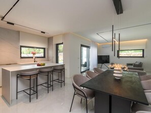 Dining - Villa Valinka Ontwerp (Bale)