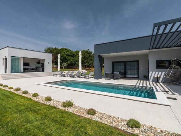 Outdoor pool - Villa Valinka Ontwerp (Bale)