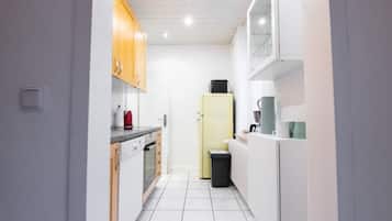 House | Private kitchen | Oven, electric kettle, toaster
