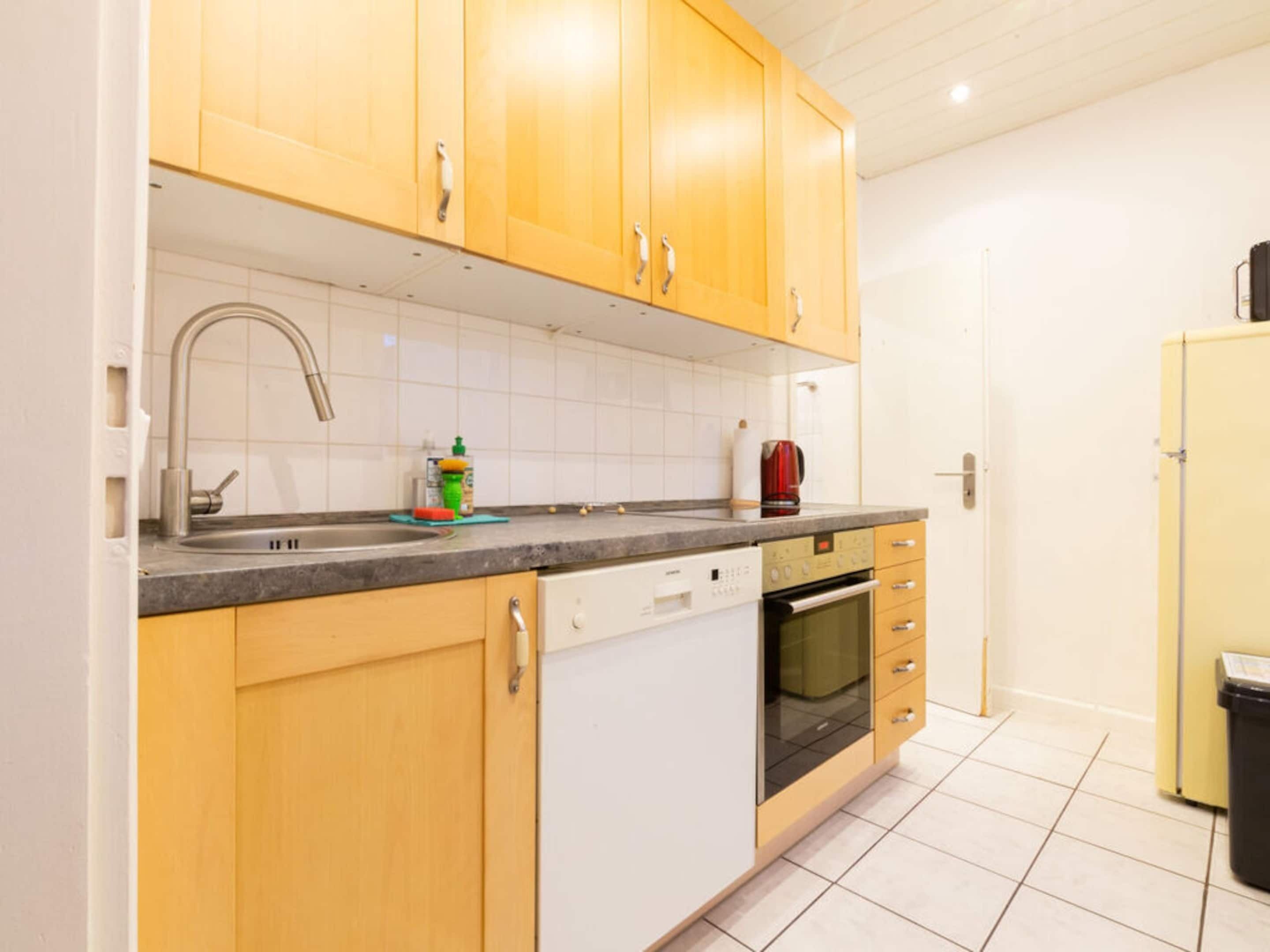 House | Private kitchen | Oven, electric kettle, toaster