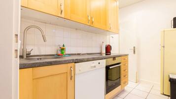 House | Private kitchen | Oven, electric kettle, toaster