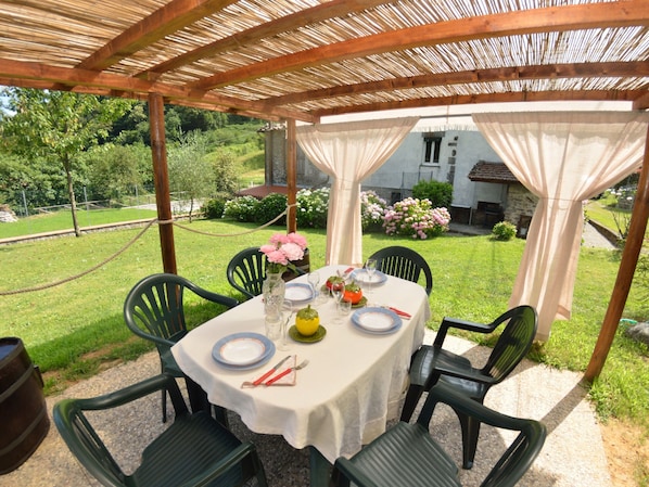 Cottage | Dining