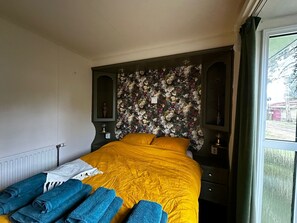 House | 2 bedrooms, individually furnished, bed sheets