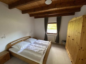 House | 5 bedrooms, individually furnished - Country House on Silbersee (Frielendorf)