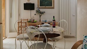 Dining - Apartment Near Marina Castagneto Beach (Castagneto Carducci)