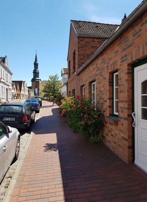 Exterior - Reindl Modern Retreat (Toenning)