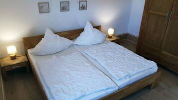 3 bedrooms, iron/ironing board, individually furnished