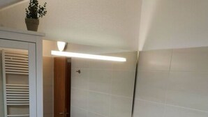 A bathroom with a white sink, a mirror, and a towel rack. - \"seagull Street\" 21 Merchant (Wangerland)
