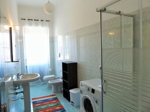Apartment | Bathroom