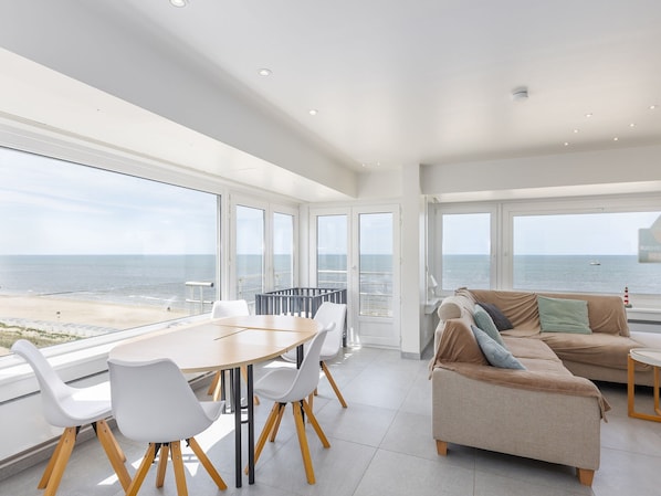 Apartment | Dining