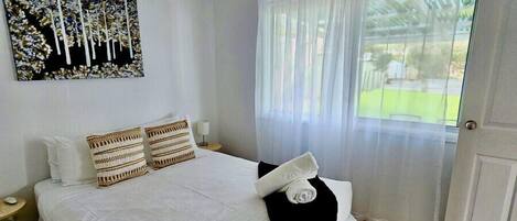 3 habitaciones, escritorio, wifi gratis y ropa de cama