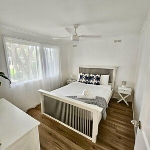 3 bedrooms, desk, free WiFi, bed sheets