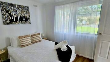 3 bedrooms, desk, free WiFi, bed sheets