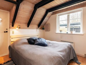 House | 3 bedrooms, individually furnished