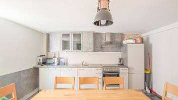 Apartment | Private kitchen | Electric kettle, toaster