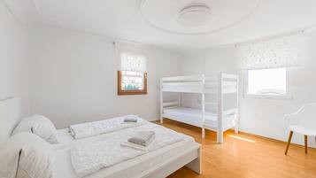 Apartment | 3 bedrooms, bed sheets