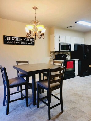 Dining - Modern Secluded 2 BR 1.5 Bath (Beaumont)