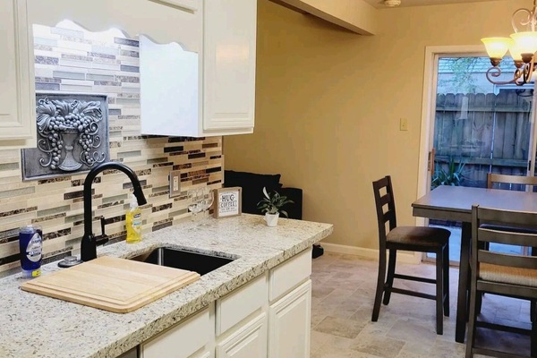 Kylskåp, mikrovågsugn, ugn och spishäll