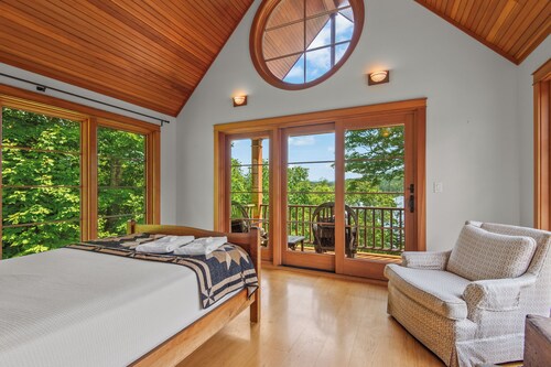 Schoolmarm Rock - 450' of private waterfront on Rangeley Lake