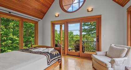 Schoolmarm Rock - 450' of private waterfront on Rangeley Lake